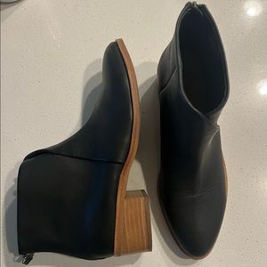 Saludos Ankle Booties